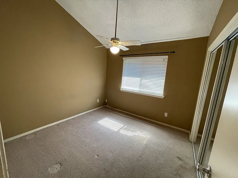3202 Fairview Dr — Photo 11