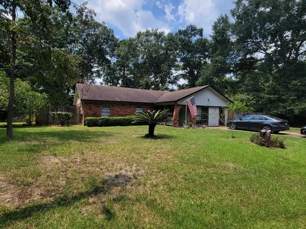 8609 Pine Cone Dr, Gautier, MS 39553
