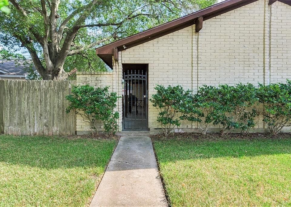 1st image of 16619 Cairnway Dr
