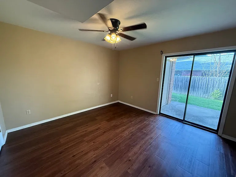 2624 W C St — Photo 9