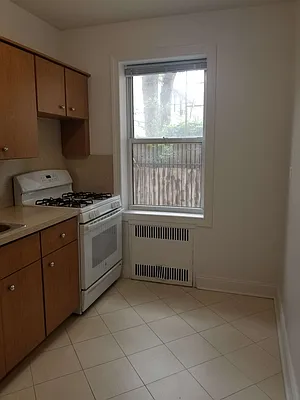 Rented by Max & Associates Realty Corp | media 10