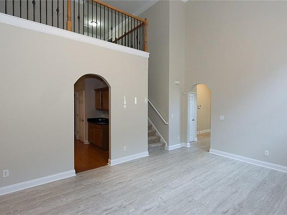 5th image of 775 Scenic Creek Dr