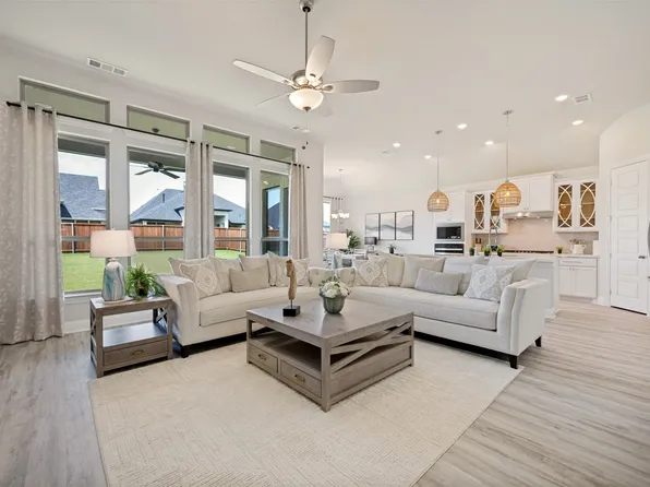 4212 Clydesdale Dr, Aubrey, TX 76227