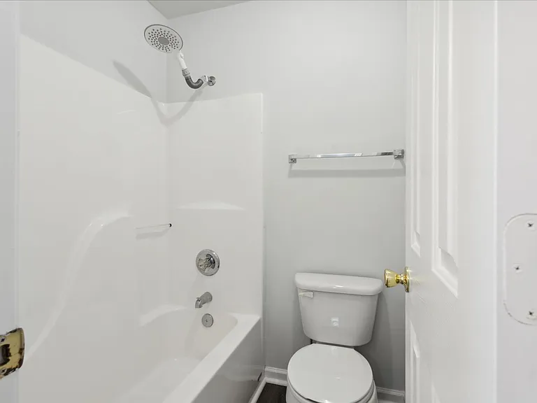 100 Post Oak Rd — Photo 16