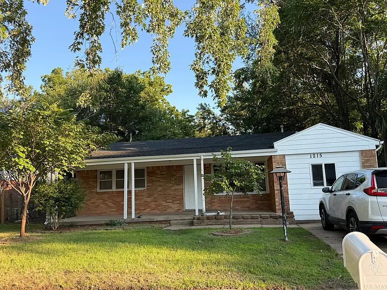 1215 E Donnell Ave — Photo 15