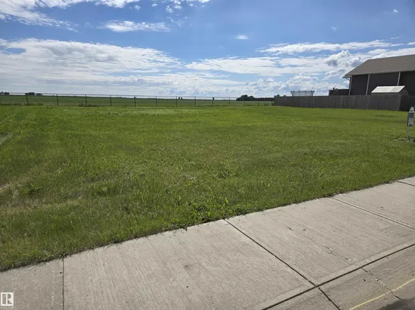 4 Monterey Est, Wetaskiwin, AB T9A 1K2