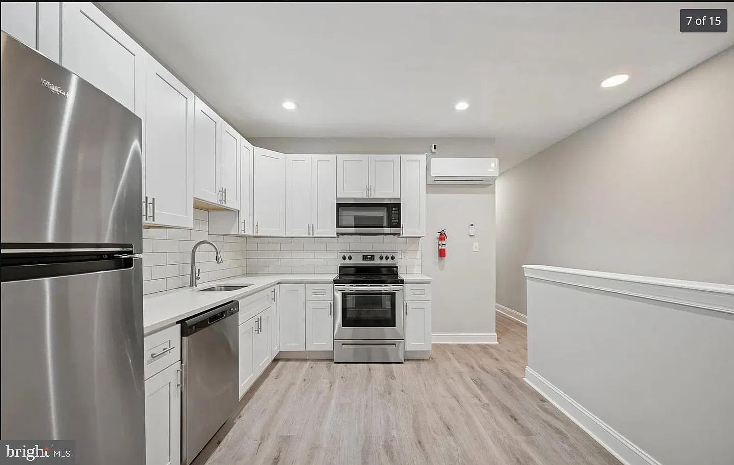 3 bed, 1.0 bath, 800 sqft, $1,500 — Photo 3