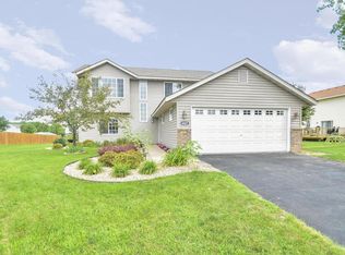 6927 93rd St, Monticello, MN 55362