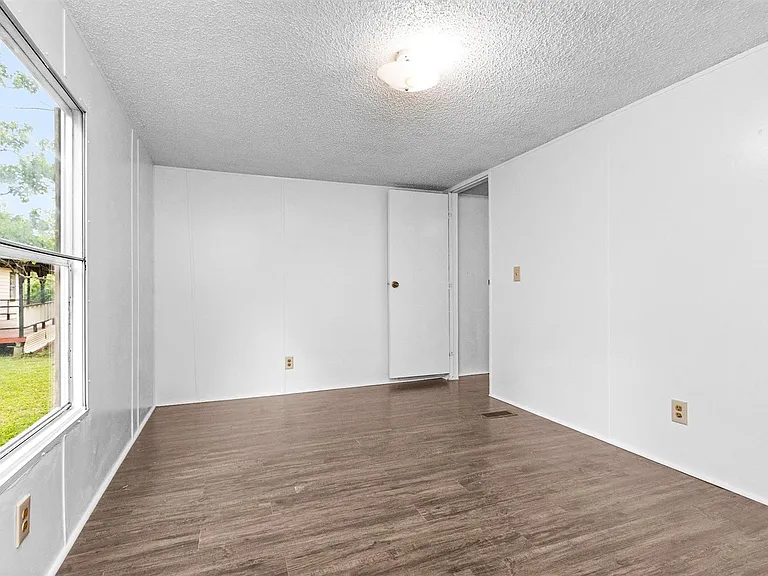 19339 Forest Lane Cir — Photo 15