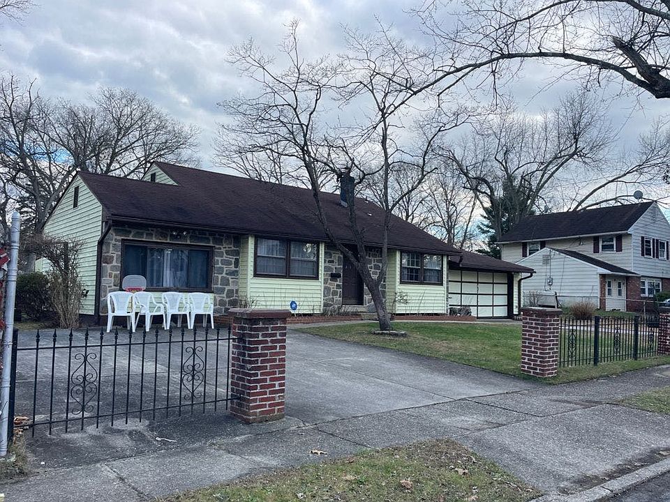 2nd image of 407 Ashbourne Ave