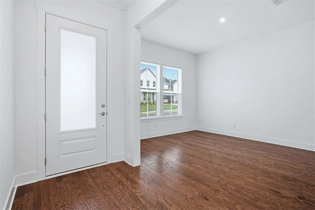 5 bed, 4.5 bath, 3200 sqft, $4,300 — Photo 4