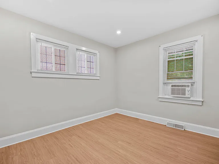 4 Thurston Ave — Photo 14