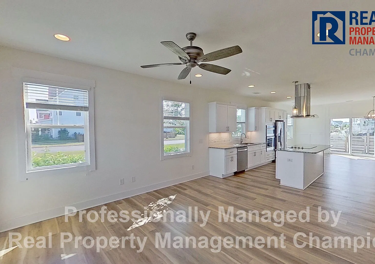 Beautiful End Unit Townhome in Riverlights — Photo 3