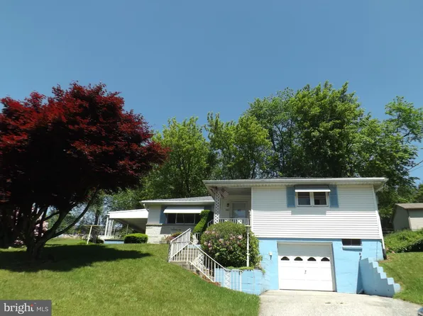 565 E Lawton St, Saint Clair, PA 17970