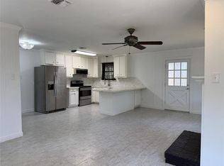 812 1st St, Sealy, TX 77474