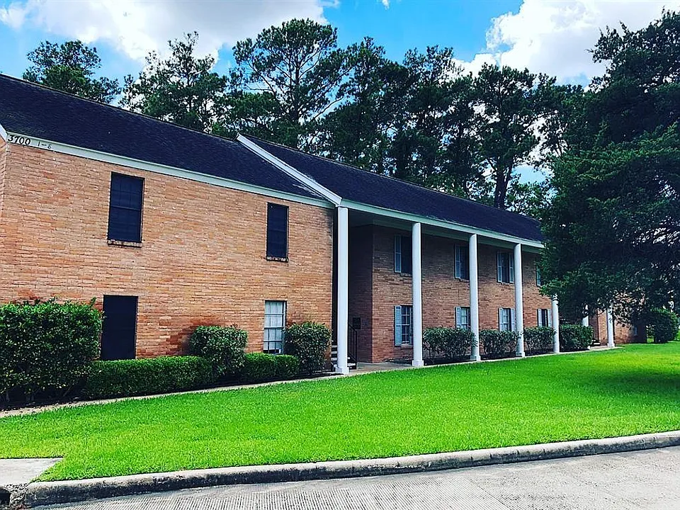3700 Pine Manor Ln #8