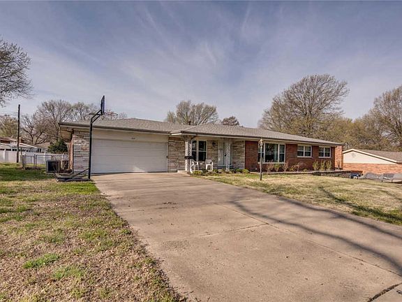 2nd image of 624 Guernsey Cir