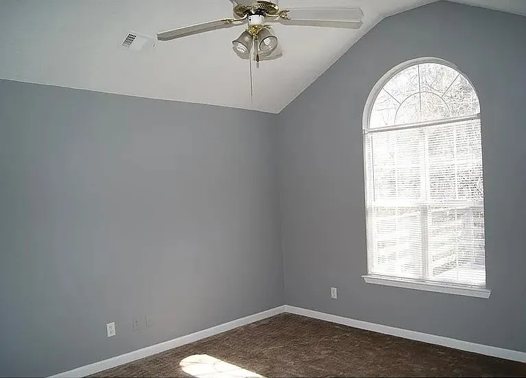 3 bed, 1230 sqft, $1,829 — Photo 4