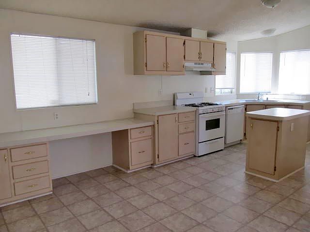 2nd image of 6130 Camino Real Space 147