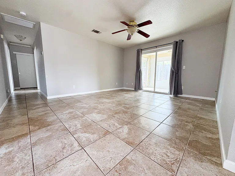 4108 Oak Ct — Photo 3
