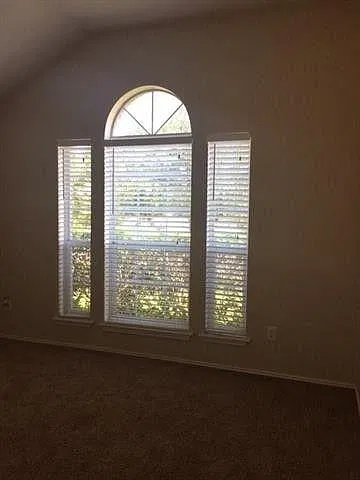 4 bed, 1899 sqft, $2,990 — Photo 2