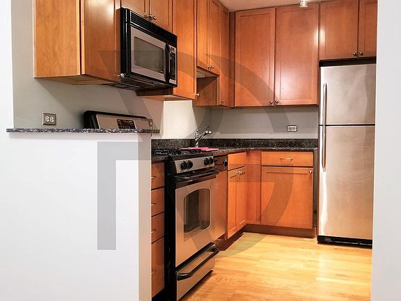 2nd image of 625 W Wrightwood Ave #U209