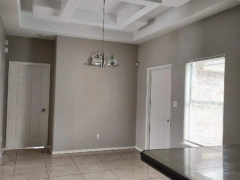 204 N Camino Real St — Photo 6