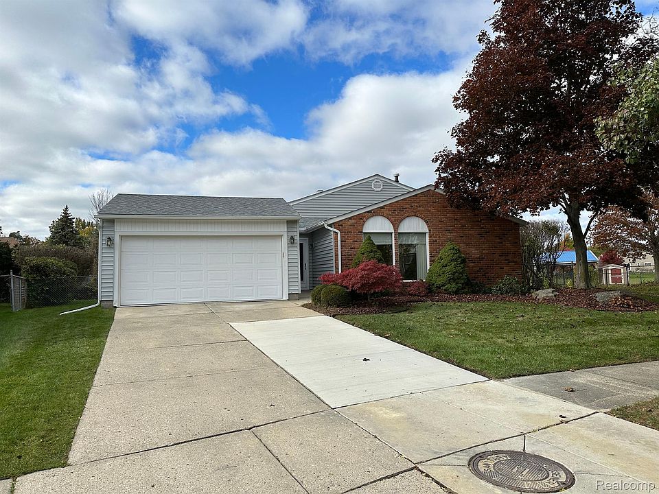 1st image of 42127 Cherrylawn Ct