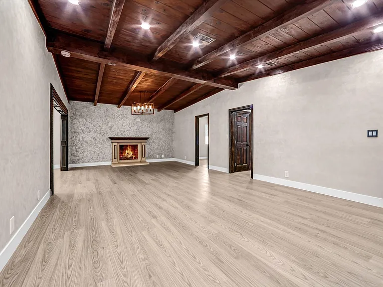 13530 Beaver St — Photo 3