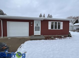 644 Woodlawn Dr, Manitowoc, WI 54220