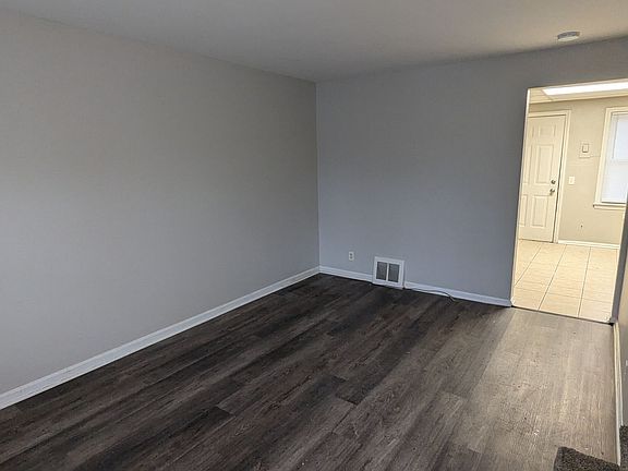 3rd image of 1405 20th St NE #1409