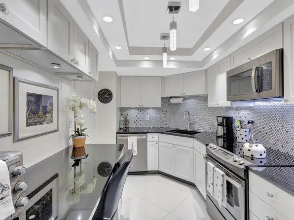 2000 Presidential Way #Ph5, West Palm Beach, FL 33401