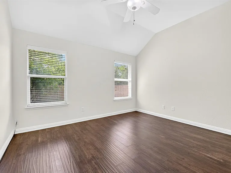 2153 Colby Ln — Photo 28