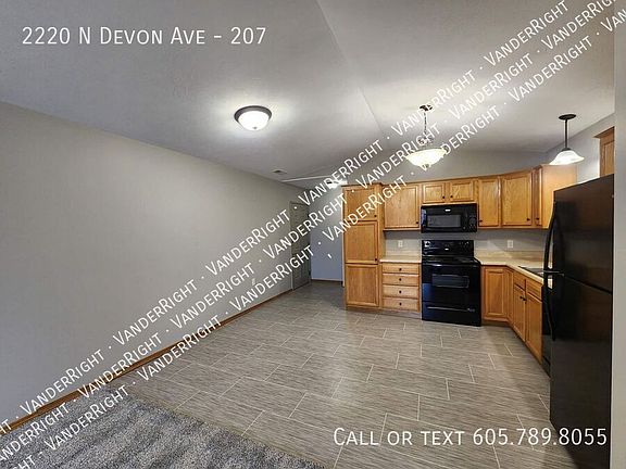 4th image of 2220 N Devon Ave #207