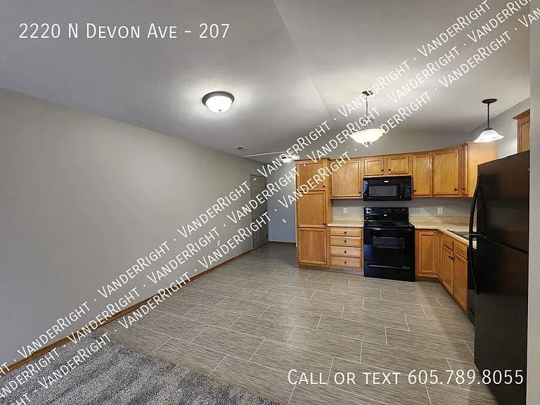 2220 N Devon Ave #207 — Photo 4
