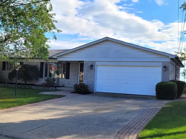 29379 S Seaway Ct, Harrison Township, MI 48045