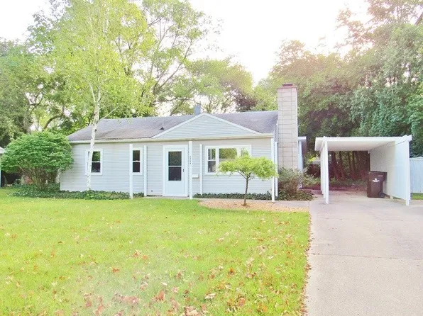 3904 Robinhood Ter, Midland, MI 48642