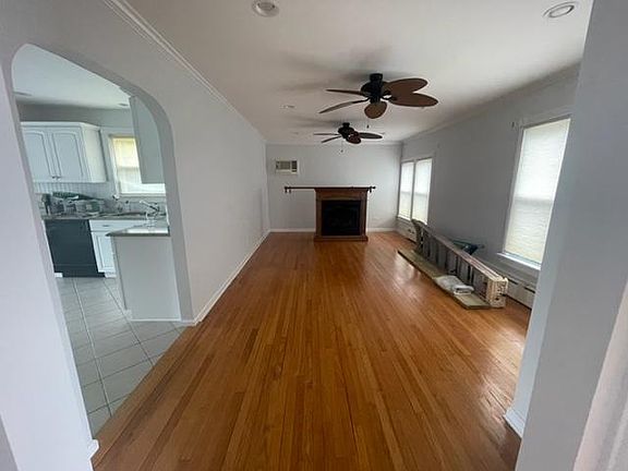 3rd image of 4 Oaklawn Ave