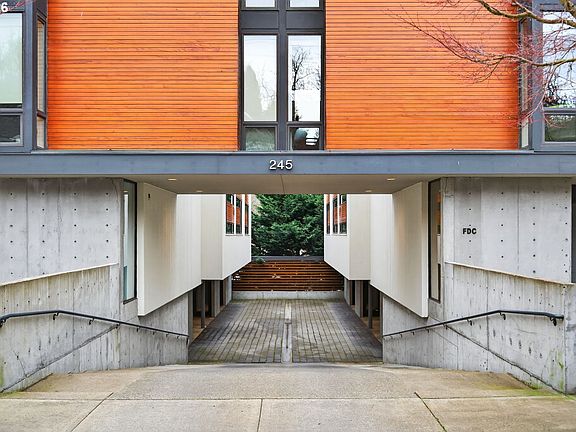 3rd image of 245 SW Meade St APT C3