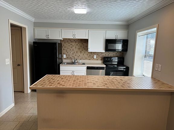 4th image of 949 Chadwick Dr APT 1