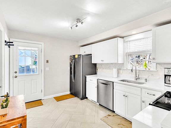 5th image of 18 Mayflower Rd