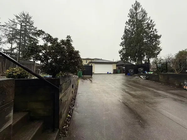 6142 McKee St, Burnaby, BC V5J 2V7