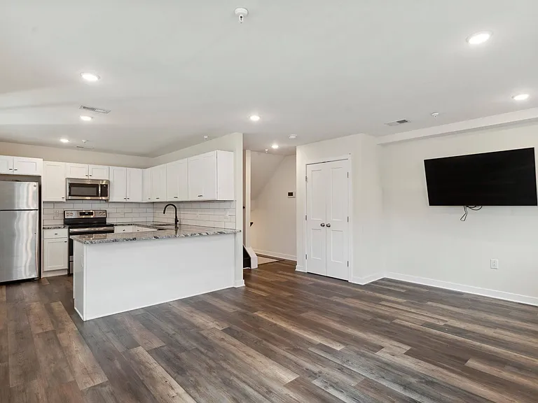 Temple Off-Campus Housing — Photo 17