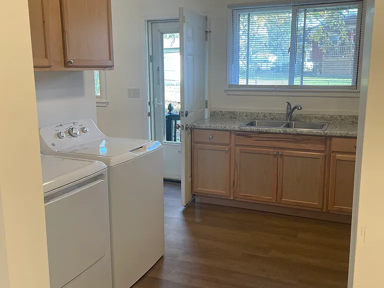 4006 Eastwood Dr — Photo 6