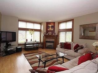 15243 W Library Ln, New Berlin, WI 53151