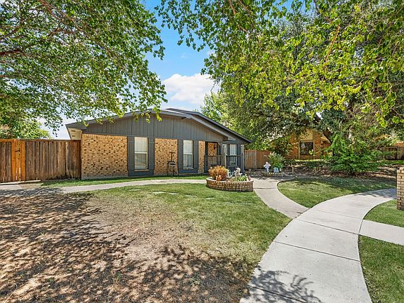 2nd image of 1706 Delaford Cir