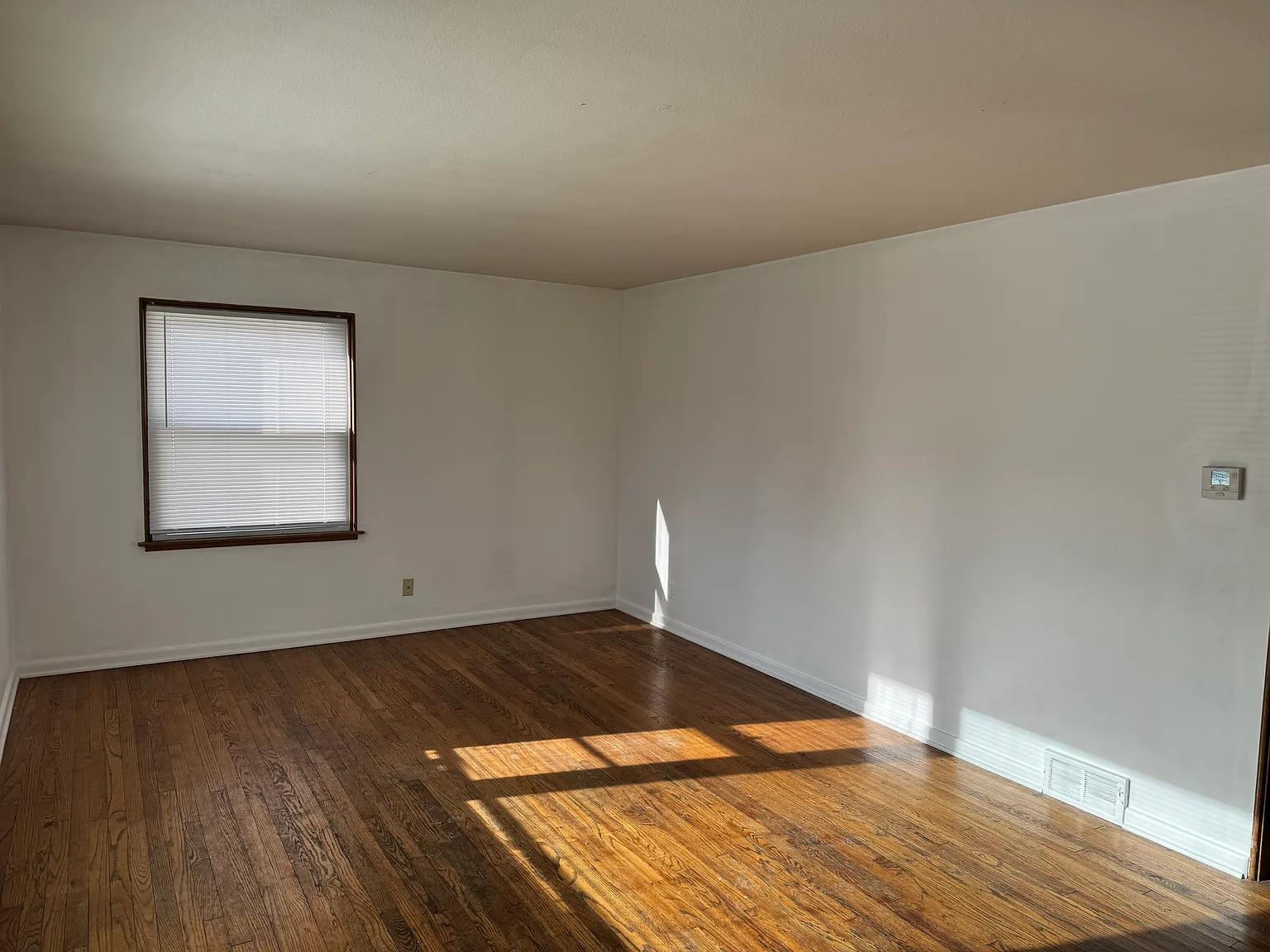 2 bed, 920 sqft, $1,300 — Photo 4