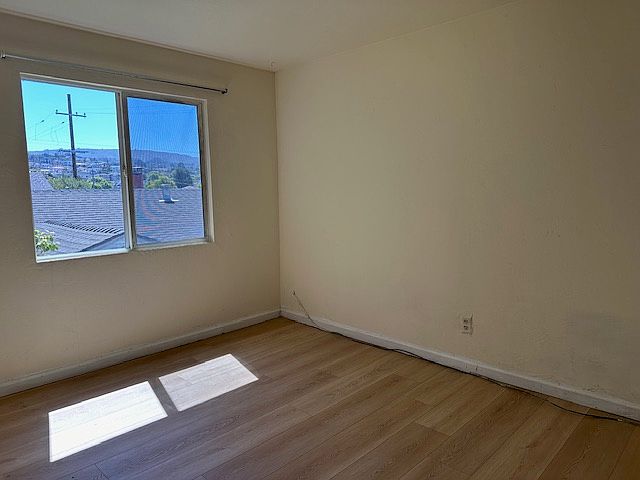 1st image of 293 El Camino Real #1/2