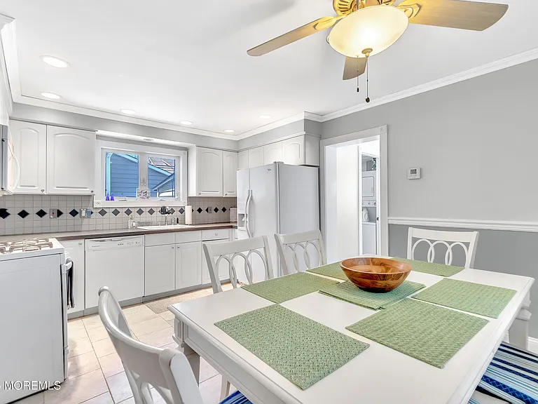 320 Ocean Park Ave — Photo 13