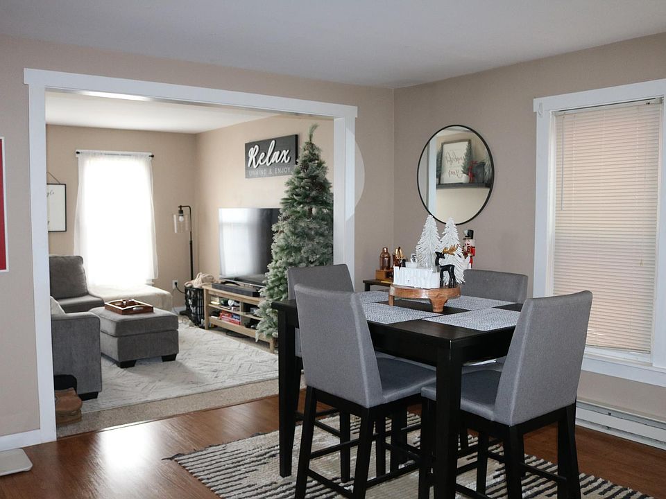 2nd floor dining/ living room